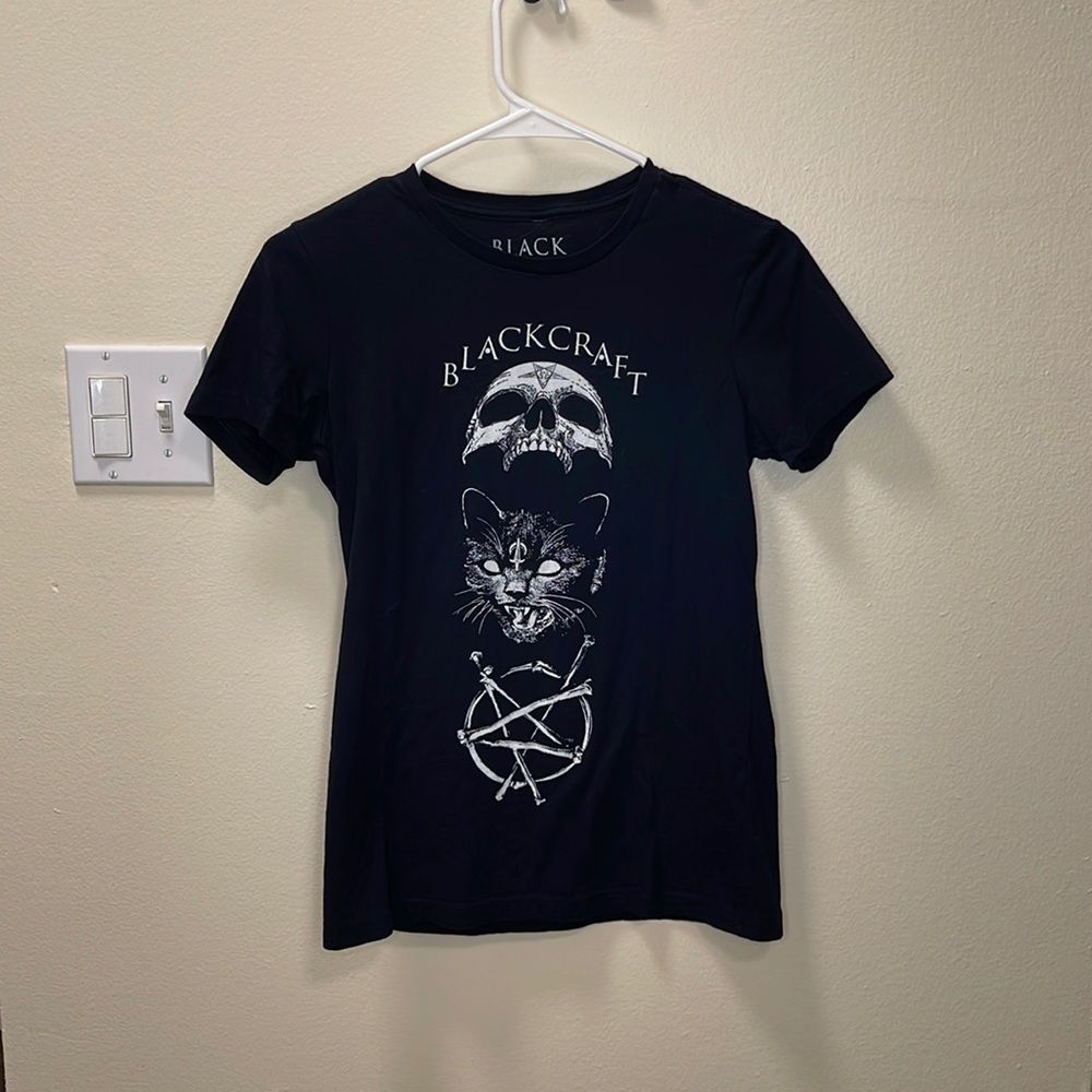 Black craft cult tee. Cat. Skull. Pentagram.